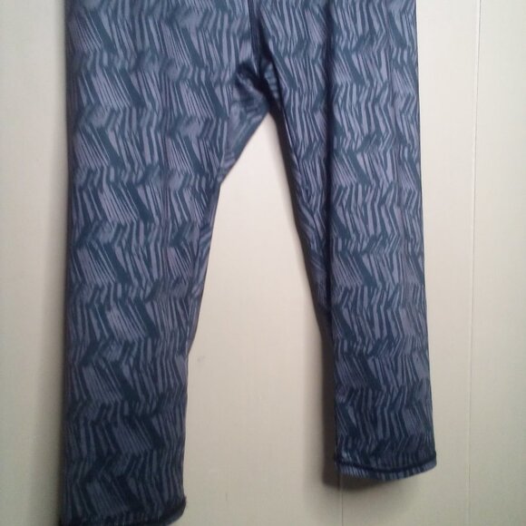 Everlast Cropped Leggings M Athletic Active Gray Pink Patterned - Picture 9 of 13